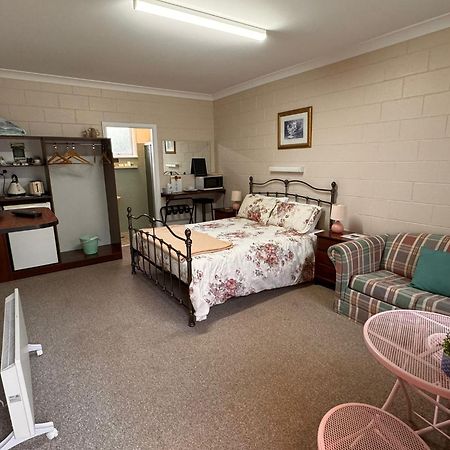Alpine Country Motel Plus Free Coffee Кума Екстериор снимка